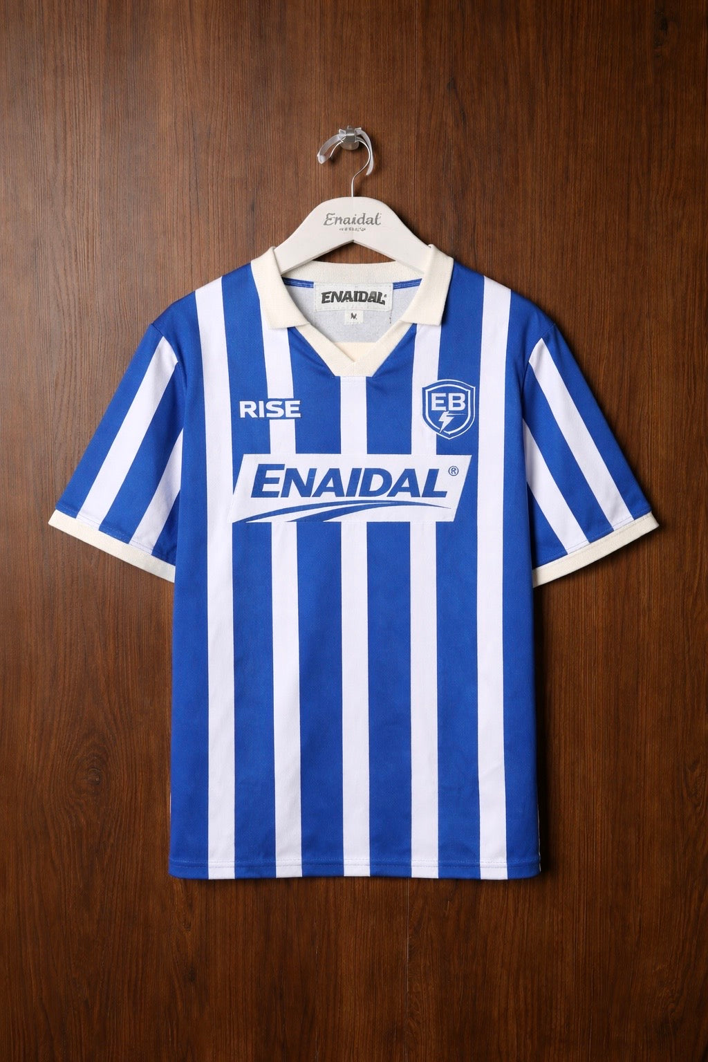 Camiseta Urban Pulse: Retro Sport Reloaded