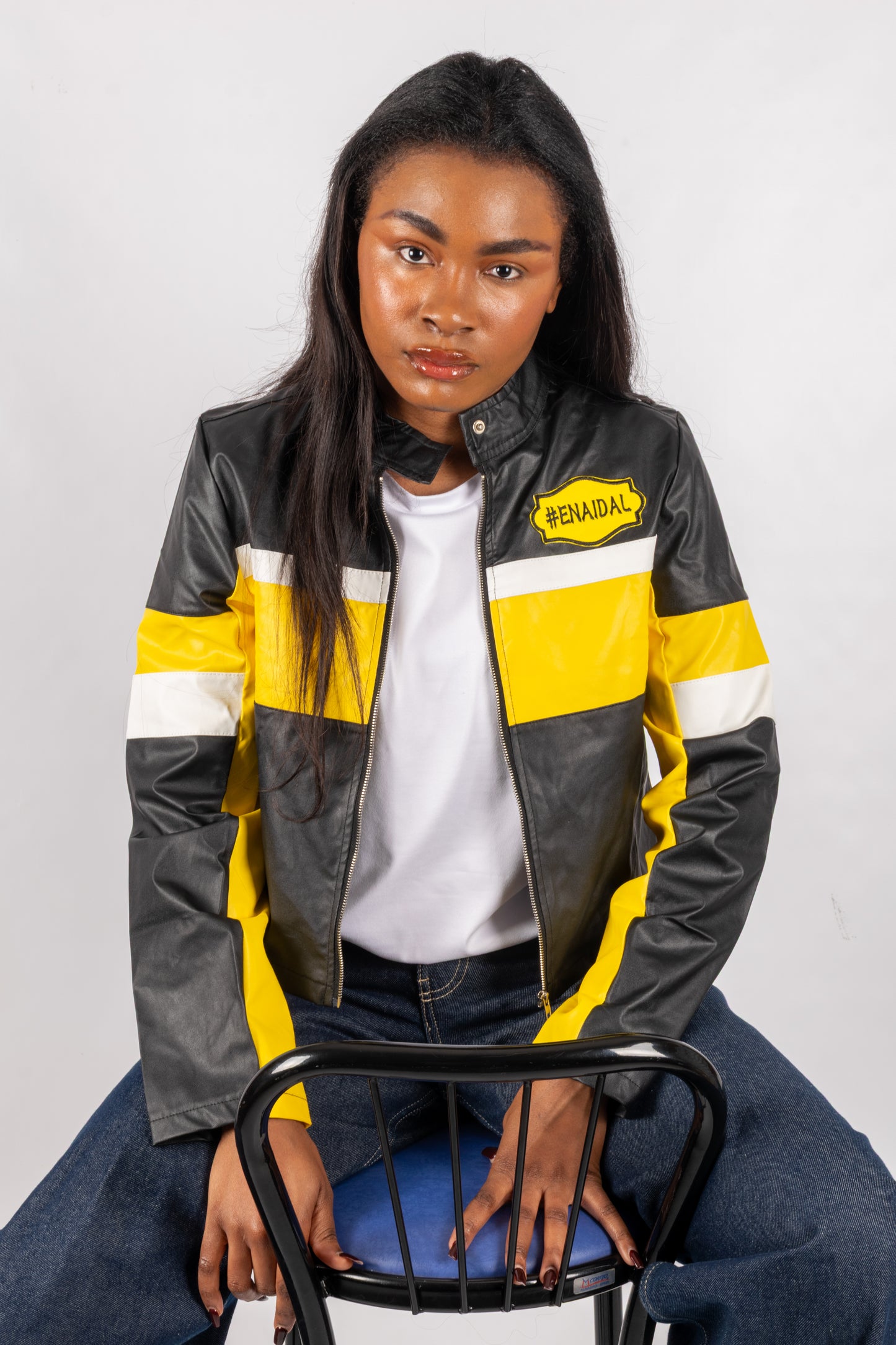 Chaqueta Corta para Mujer con
Cuello Alto