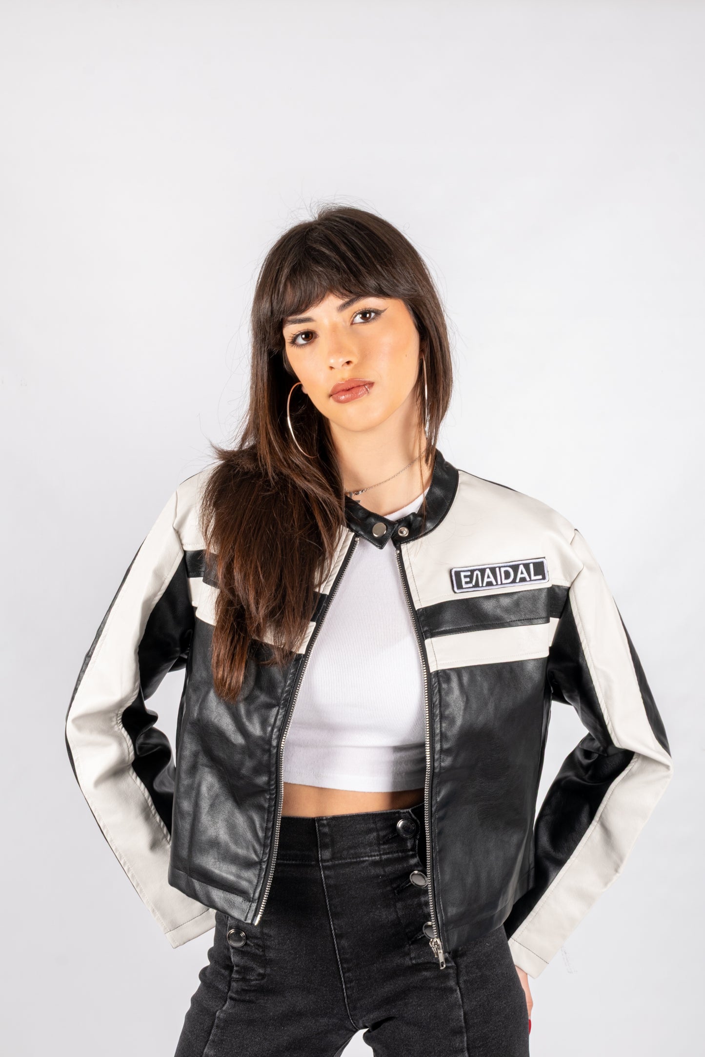 Chaqueta Corta para Mujer con Cuello Alto