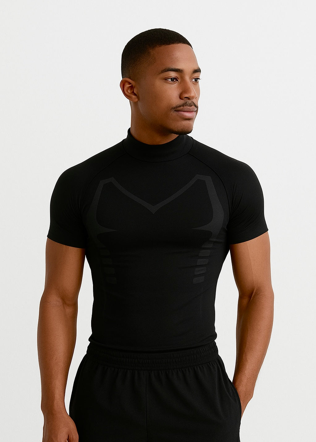Camiseta deportiva hombre cuello alto – Transpirable y elástica