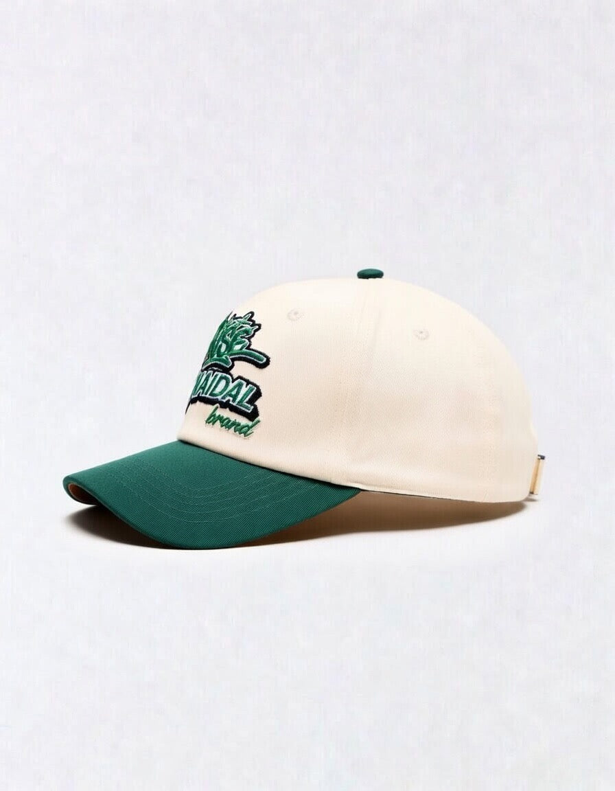 Gorra bicolor con bordado frontal