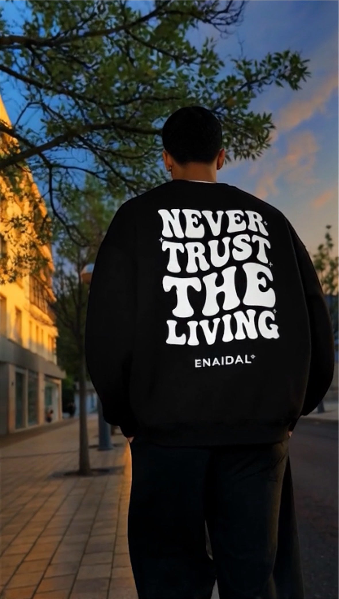 Sudadera Sin Capucha - Never Trust The Living